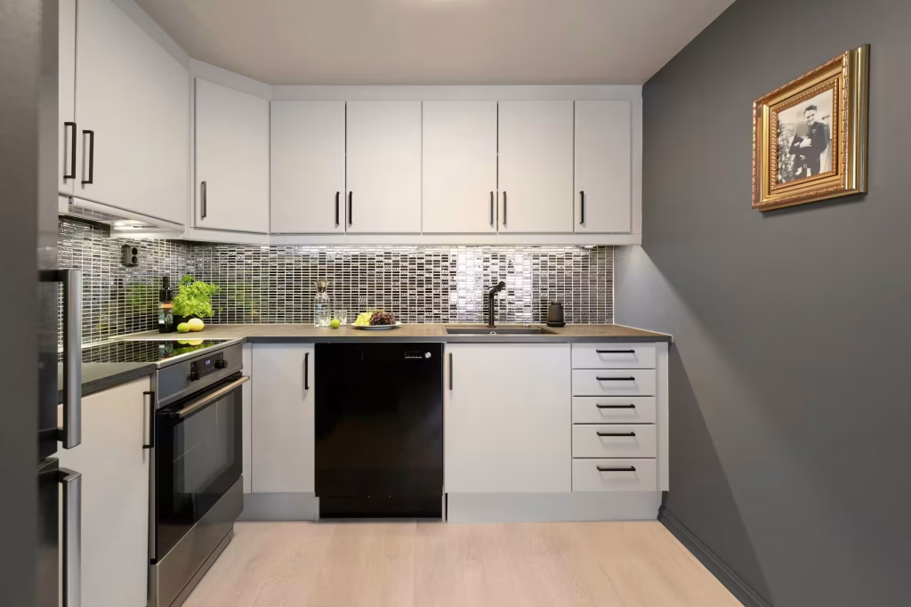10x10 kitchen remodel in Issaquah with custom white cabinets and quartz countertops